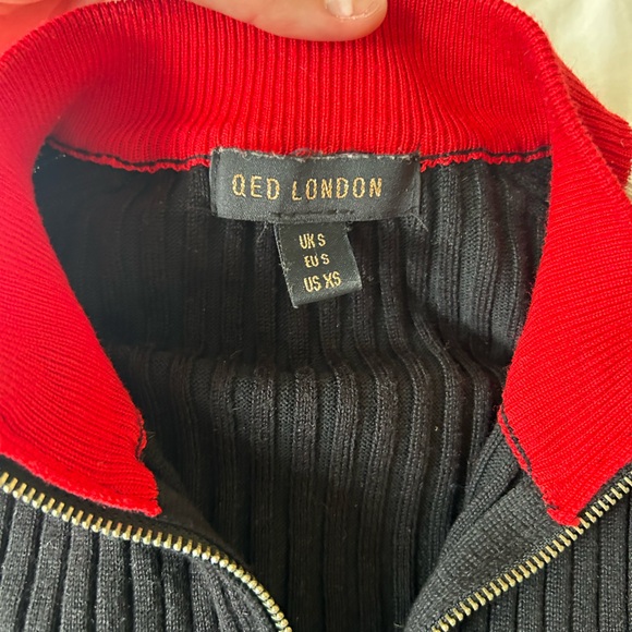 Red and black sweater - Picture 3 of 3